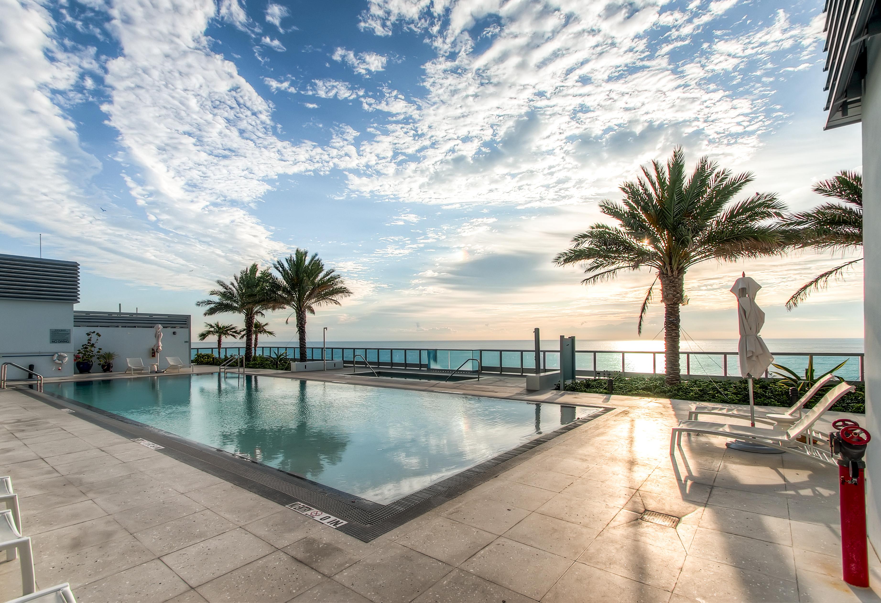 Churchill Suites Monte Carlo Майами-Бич Экстерьер фото